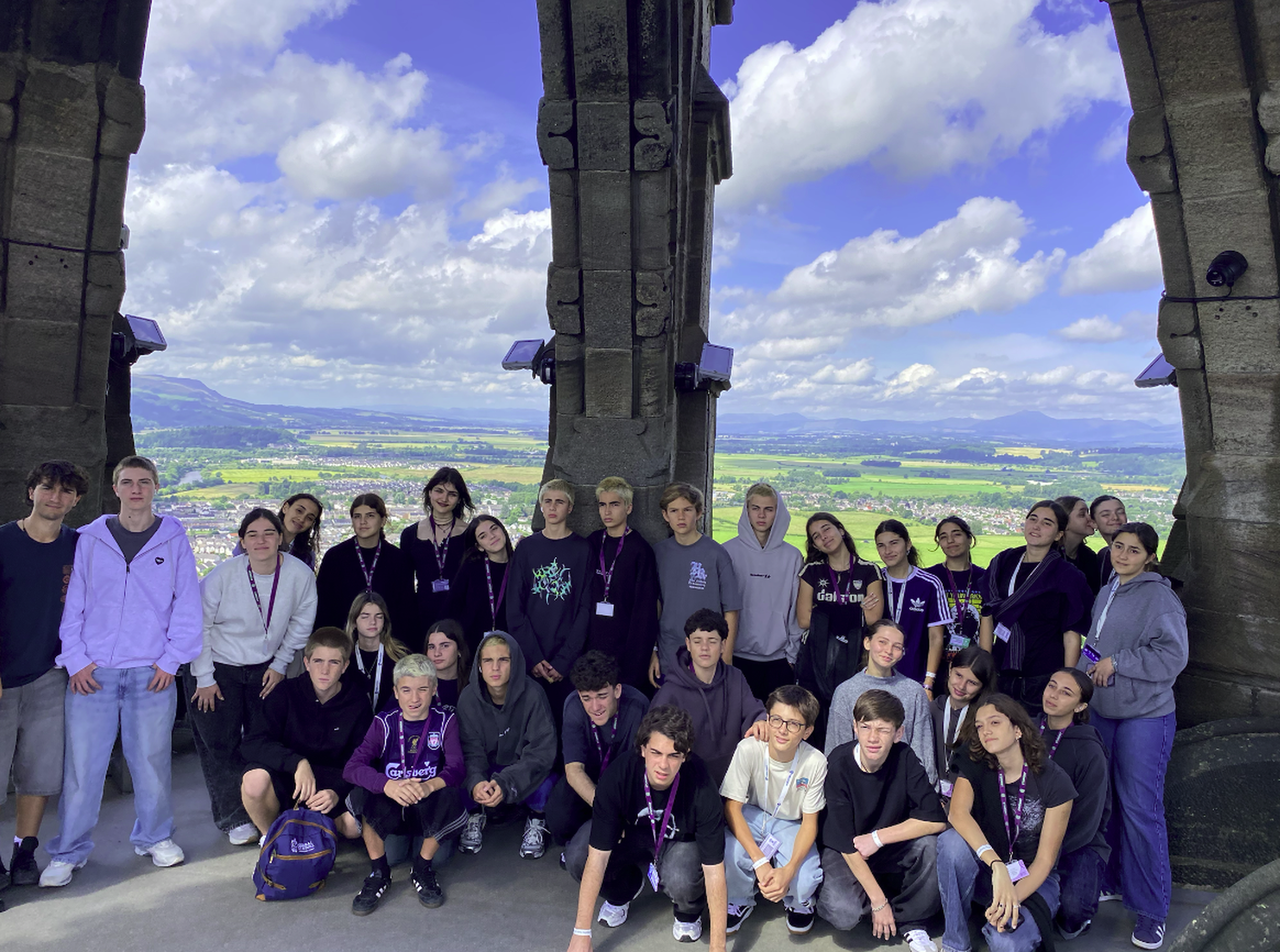 Grupo de estudiantes argentinos en Edimburgo durante un viaje educativo por Reino Unido organizado por Global Studies.