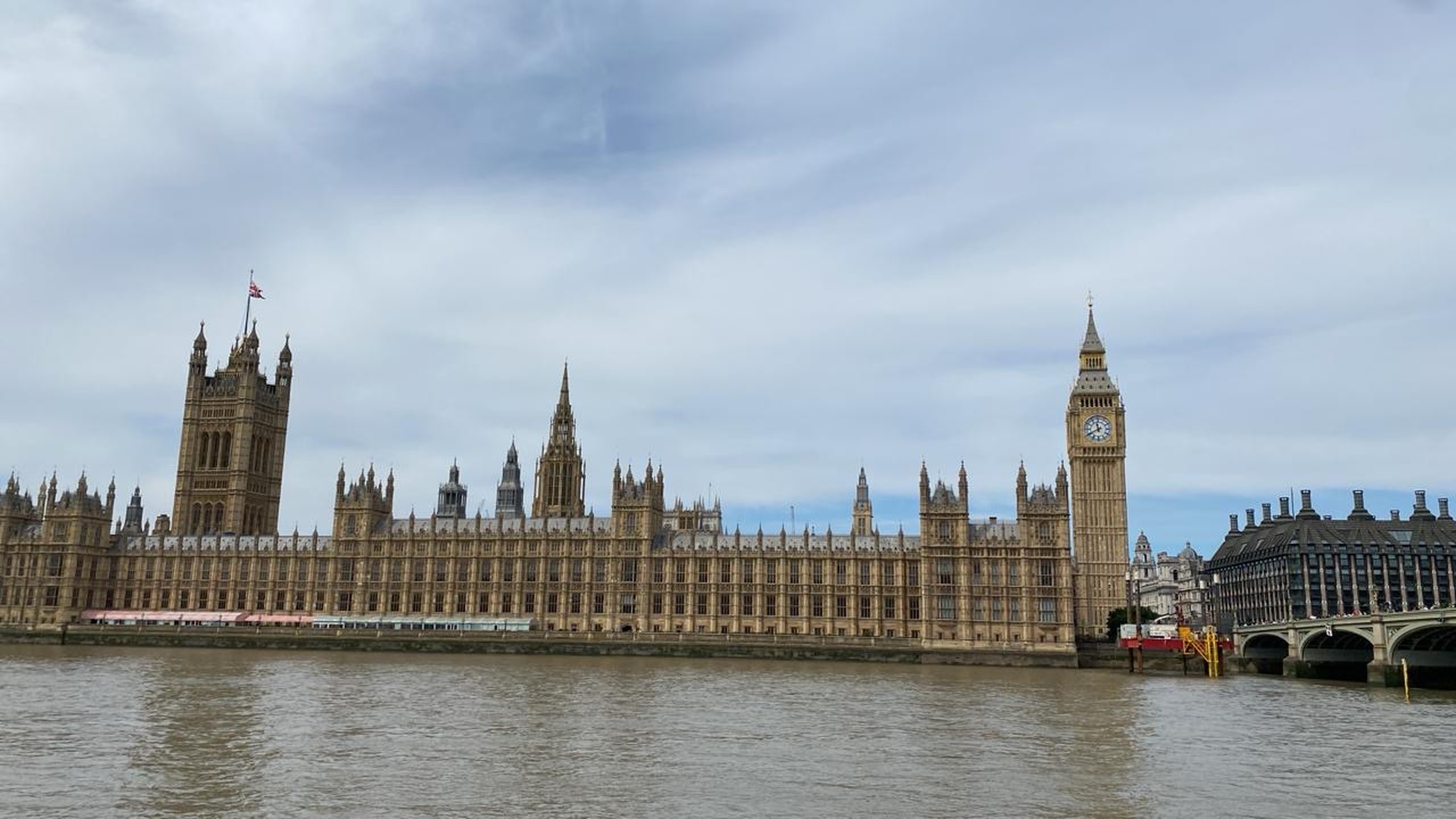 Parlamento y Big Ben en Londres durante un viaje de estudio a Inglaterra con Global Studies Argentina