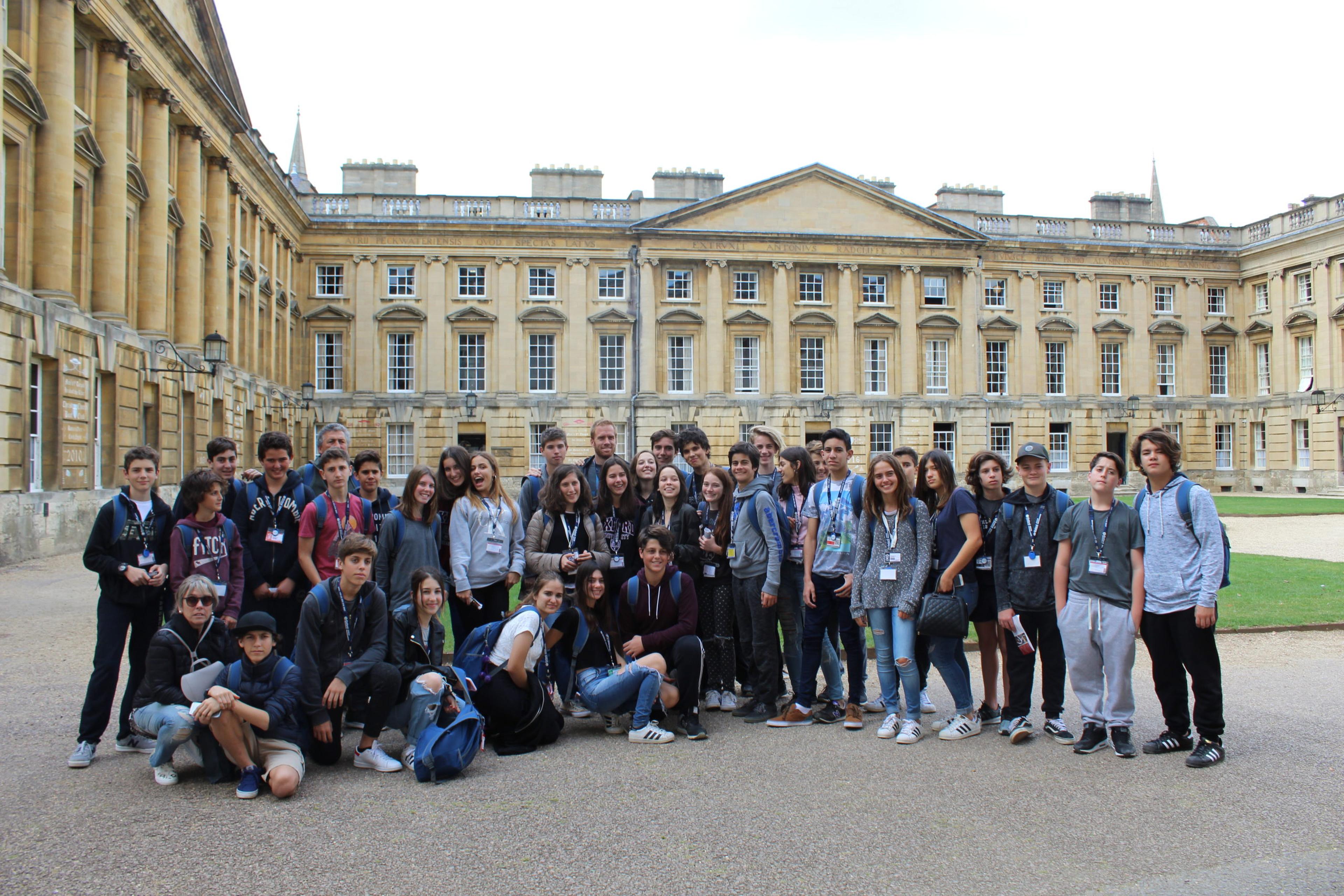 Estudiantes argentinos durante un viaje de estudio a Oxford, Inglaterra, organizado por Global Studies.