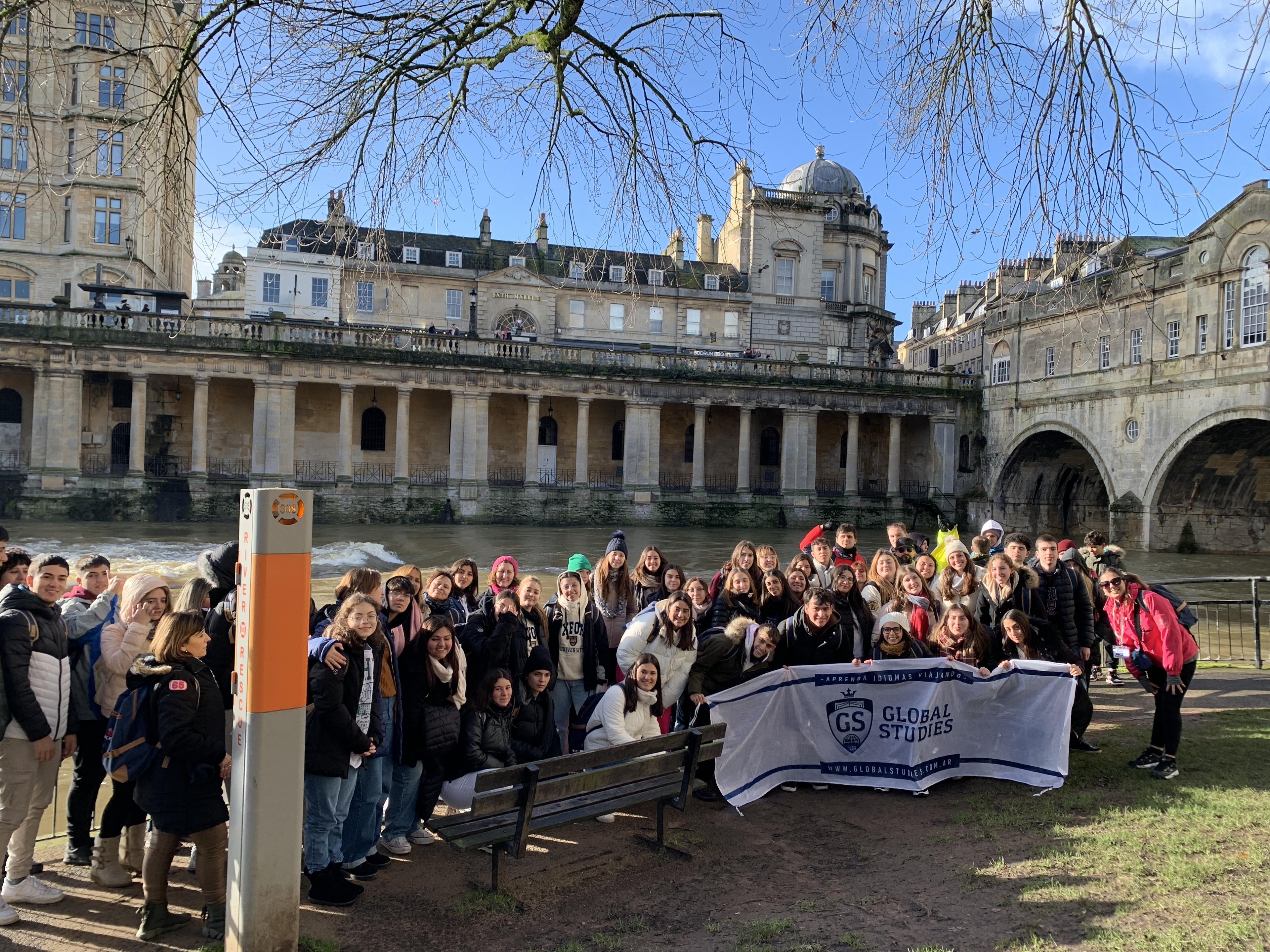 Grupo de estudiantes argentinos durante un viaje de estudio a Inglaterra organizado por Global Studies.